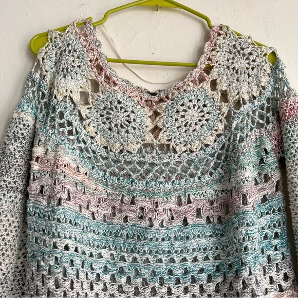 Free People Ring Of Roses Crochet Sweater size Large - Picture 6 of 13